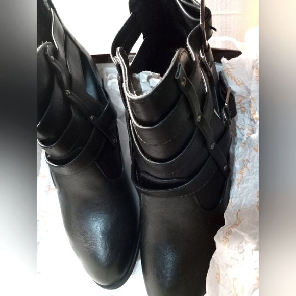 Forever Women's Chunky Block Heeled Ankle Booties Size 8.5 - Picture 2 of 5